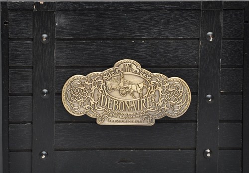Buy Debonaire Maduro Petite Lancero: featuring Nicaraguan and Dominican fillers bunched in a Dominican Binder before being wrapped in a Nicaraguan Wrapper.