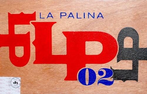 Buy La Palina Number 2 Robusto Online: featuring a Costa Rican wrapper over Honduran binder and Nicaraguan and Honduras fillers, this full bodied cigar is produced at El Paraiso factory.