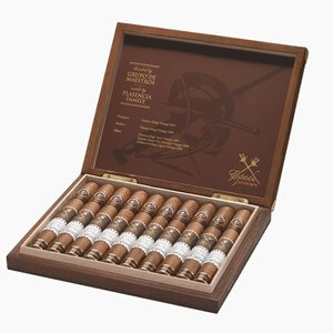 Buy Montecristo Espada Ricasso Online: using vintage tobaccos to produce a bold, spicy and deeply complex cigar Montecristo uses centuries of knowledge from it's master rollers to produce the Espada series.  