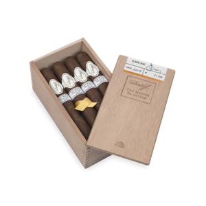 Buy Davidoff Master Selection 2016 online: this amazing cigar delivers flavors of sweet chocolate, oak, dark fruit and chocolate. 