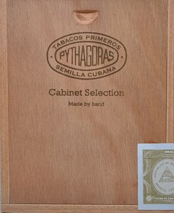 Curivari Pythagoras 60 features a wonderful Nicaraguan wrapper that is a perfect pairing with coffee, it has notes of coffee and cocoa.