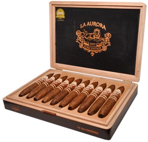 Buy La Aurora Puro Vintage 2007 Online: The La Aurora Puro Vintage 2007 uses tobacco from the 2007 harvest that has been scrupulously selected in order to ensure maximum quality.