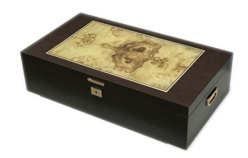 Buy La Aurora Hors d'Age Humidor Online: this very special humidor contains 146 cigars and is made of sold wengue wood and Spanish olive root.