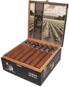Buy Rancho Luna Habano Gordo Online at Small Batch Cigar: Featuring a habano wrapper, this well balanced cigar features a corojo binder and a mix of habano and corojo fillers.