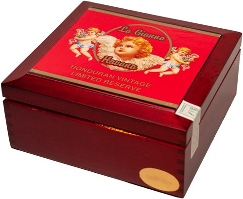 Buy La Gianna Torpedo Online at Small Batch Cigar: This 6 x 52 comes in a Connecticut Shade wrapper over Honduran binder and filler.