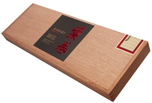 Viaje Hamaki Omakase: Japanese tradition for letting a chef choose your order this mystery  5 x 52 Robusto is packed in 18 count boxes.