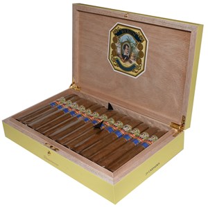 Buy Byron 20th Venecianos Online: this very special cigar comes in boxes of 25 and uses a Ecuador wrapper over a Dominican binder.