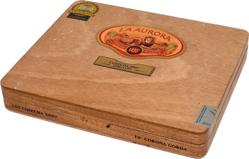 Buy La Aurora 107 Cosecha Corona Gorda Online: The newest release for La Aurora's 107 line of cigars, this 6 x 47 comes from tobacco harvested in 2007.