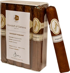 Buy Davidoff Piquant Robusto Online: a strong but elegant cigar blended by Eladio Diaz who is consistently challenging himself in this blending processes.
