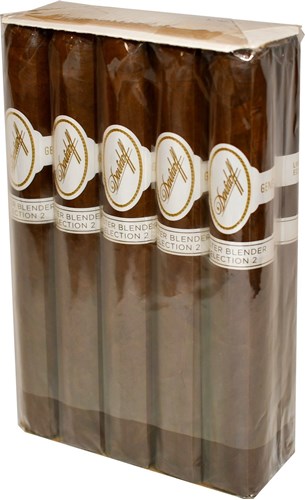 Buy Davidoff Master Blend Selection 2 online: This fifteen blend selection is in inspired by Davidoff's master blender Eladio Diaz's travels throughout Southern America. Each presenting itself with a unique stimulating blend.