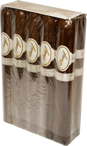 Buy Davidoff Master Blend Selection 6 online: This fifteen blend selection is in inspired by Davidoff's master blender Eladio Diaz's travels throughout Southern America. Each presenting itself with a unique stimulating blend.