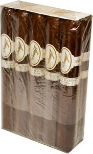 Buy Davidoff Master Blend Selection 7 online: This fifteen blend selection is in inspired by Davidoff's master blender Eladio Diaz's travels throughout Southern America. Each presenting itself with a unique stimulating blend.