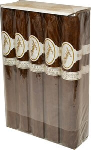 Buy Davidoff Master Blend Selection 8 online: This fifteen blend selection is in inspired by Davidoff's master blender Eladio Diaz's travels throughout Southern America. Each presenting itself with a unique stimulating blend.