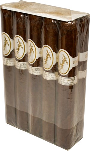 Buy Davidoff Master Blend Selection 10 online: This fifteen blend selection is in inspired by Davidoff's master blender Eladio Diaz's travels throughout Southern America. Each presenting itself with a unique stimulating blend.