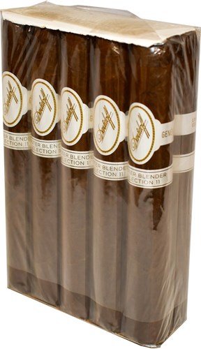 Buy Davidoff Master Blend Selection 11 online: This fifteen blend selection is in inspired by Davidoff's master blender Eladio Diaz's travels throughout Southern America. Each presenting itself with a unique stimulating blend.