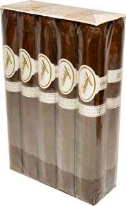 Buy Davidoff Master Blend Selection 13 online: This fifteen blend selection is in inspired by Davidoff's master blender Eladio Diaz's travels throughout Southern America. Each presenting itself with a unique stimulating blend.