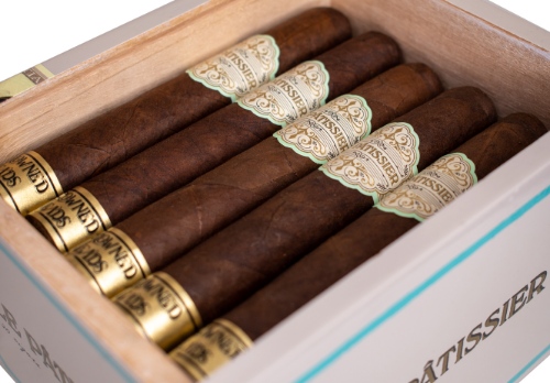 Buy Crowned Heads Le Pâtissier No. 54 Online: Le Pâtissier was a PCA exclusive, only offered to Crowned Heads retailers that attended the tradeshow in Las Vegas last year. It's inspired by the popular Le Carême release, but this time crafted at Tabacalera Pichardo.