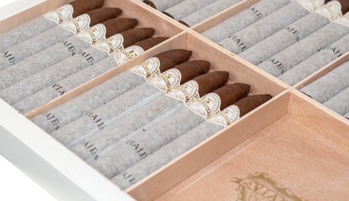 Buy Viaje 15th Anniversary Gold Online: taking a moment to stop and celebrate an anniversary with this Nicraguan Corojo Puro!