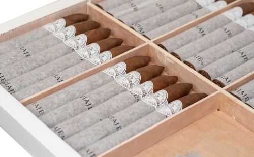 Buy Viaje 15th Anniversary Silver Online: taking a moment to stop and celebrate an anniversary with this Nicraguan Corojo Puro!
