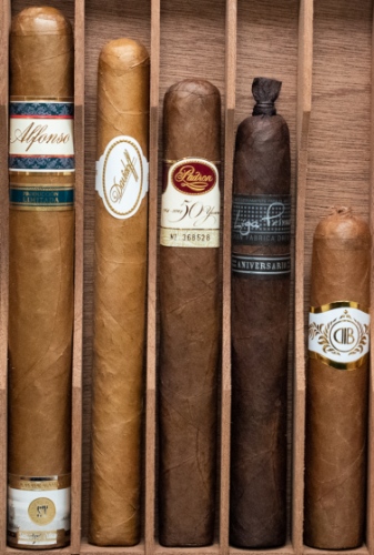 Christmas Gift Ideas for Cigar Lovers: Celebratory Sampler