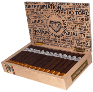 Buy Viaje Fifteen Plus Two and a Half Anniversary Gold Online at Small Batch Cigar