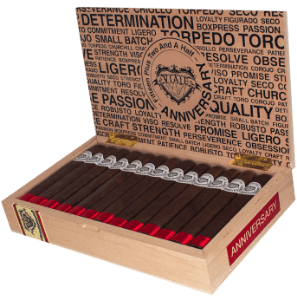 Buy Viaje Fifteen Plus Two and a Half Anniversary Red Online at Small Batch Cigar