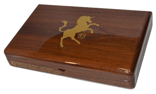 Buy Dunbarton Muestra de Saka Unicorn Online at Small Batch Cigar: The Muestra de Saka Unicorn is a extremely limited cigar that Saka created to test his ability to make the most expensive cigar possible.